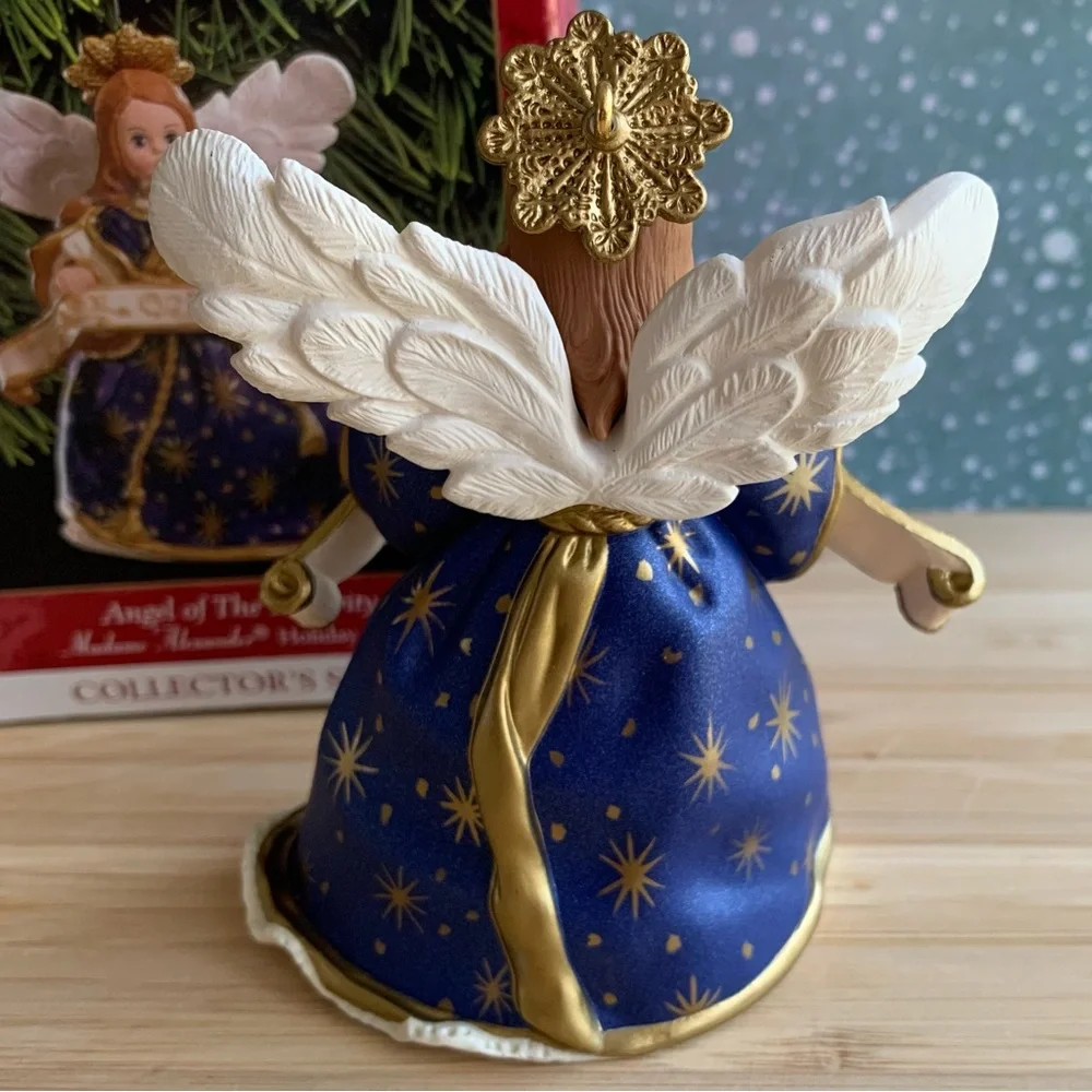 Hallmark Keepsake Ornament * Angel of The Nativity * 1999